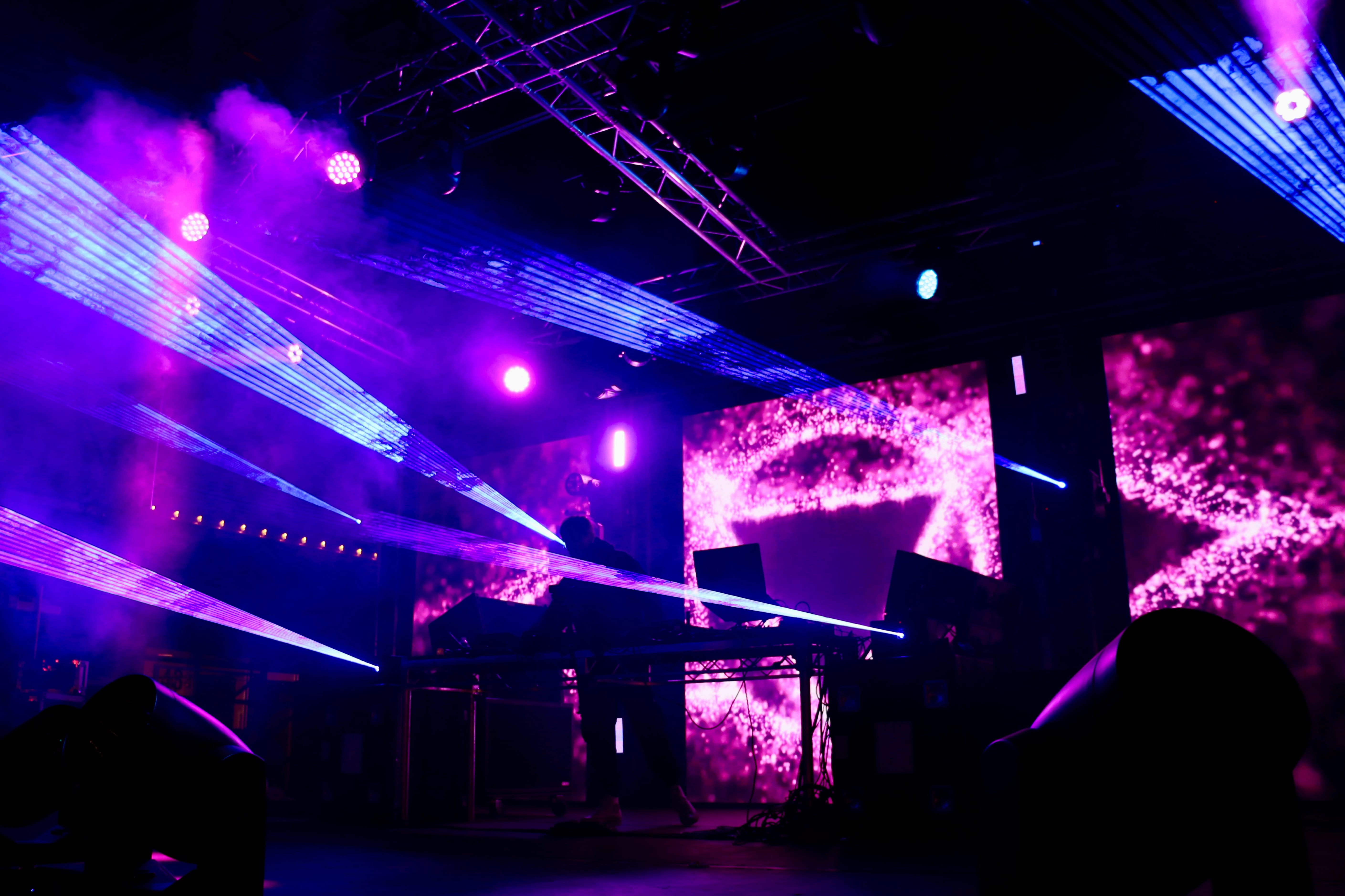 INZO visual production from media pit